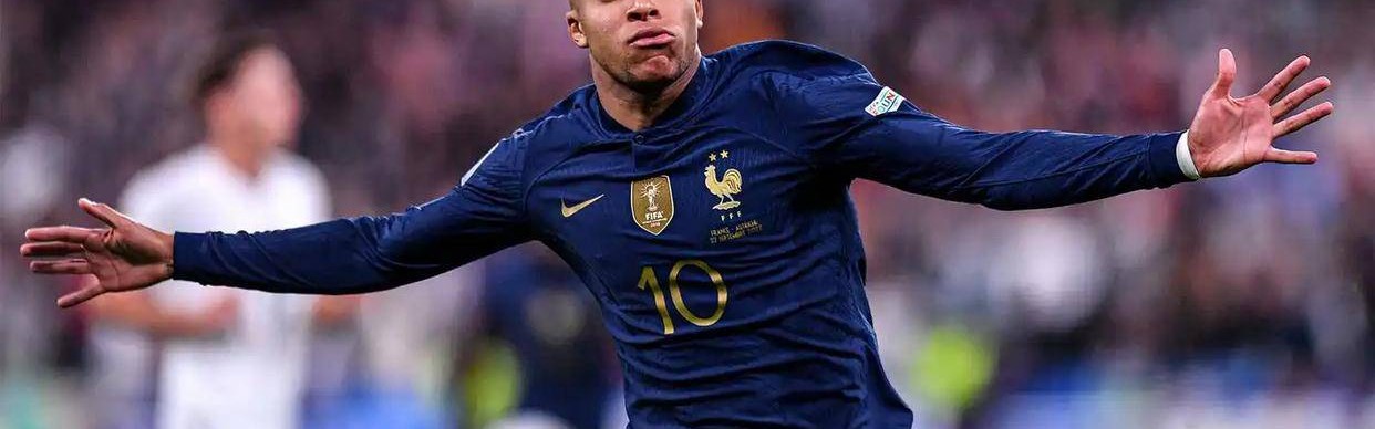 法国3-0！姆巴佩一传一射，10战狂轰13球，姆巴佩在拼抢中受伤