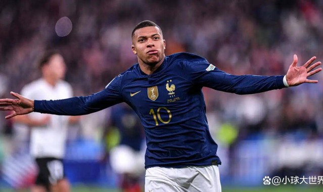 法国3-0！姆巴佩一传一射，10战狂轰13球，姆巴佩在拼抢中受伤
