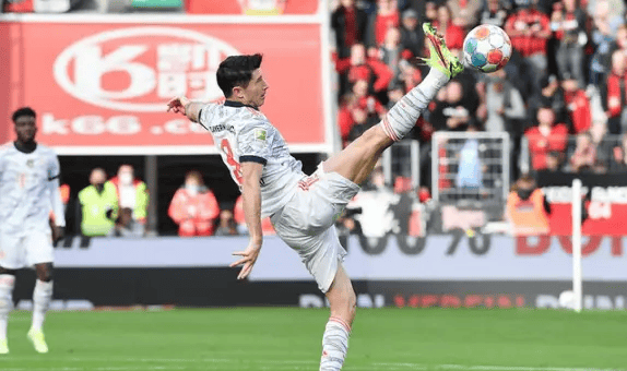 周六016 德甲 勒沃库森VS拜仁慕尼黑，赛事方向解析