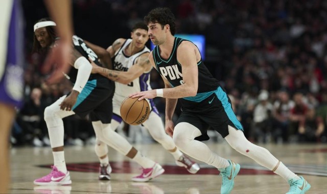 阿夫迪亚25+10阿丘瓦27+11 开拓者胜国王