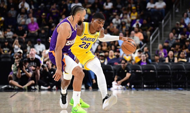 季前赛-布克24分里夫斯20分 詹东缺阵湖人81-103负太阳