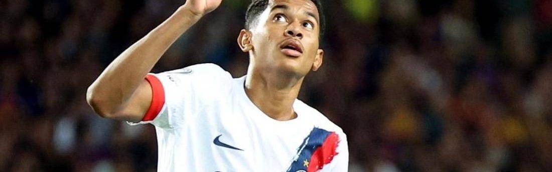 第90分钟绝杀！巴萨轰然倒下，弗里克气炸了，残阵巴黎征服客场