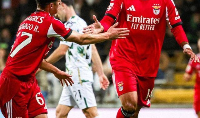 穆里尼奥葡超16场不败！本菲卡4-0大胜，霸锋戴帽，争冠依旧残酷