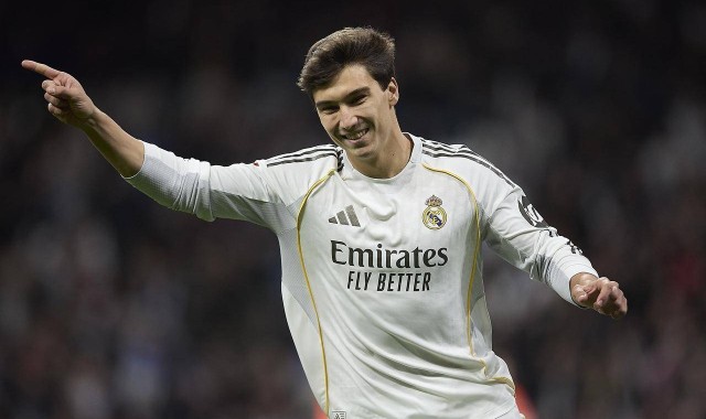 随着皇马4-1，比利亚雷亚尔1-2，西甲最新积分榜出炉：巴萨丢榜首