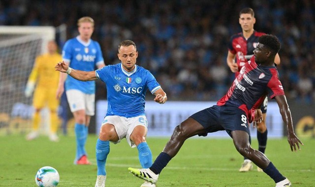 95分钟绝杀！孔蒂激情庆祝，主场沸腾！那不勒斯惊险领跑意甲