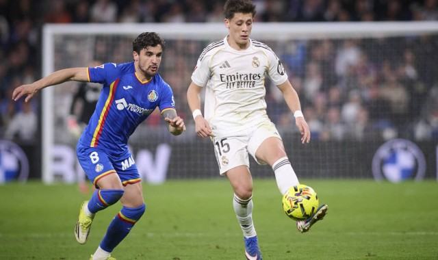 西甲-小熊失单刀两队补时各一人染红 皇马0-1遭两连败