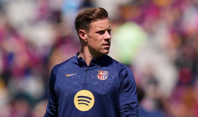 特尔施特根重伤恐休半年，巴萨天价门神变“烫手山芋”，薪资窟窿逼出“西甲魔术师”？