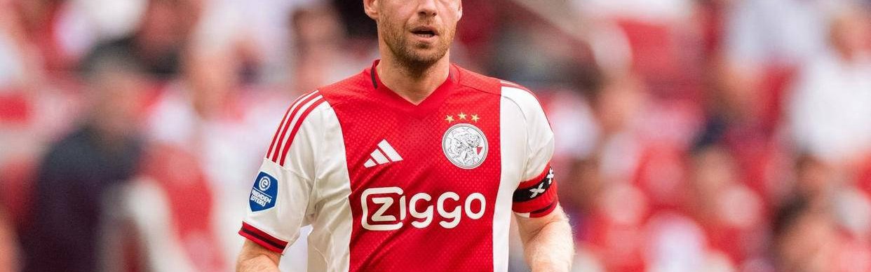 33岁曼联前锋韦格霍斯特利助阿贾克斯欧冠连胜3轮