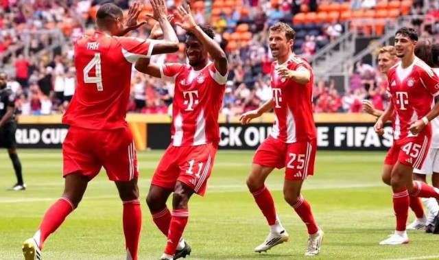 世俱杯诞生超级惨案，10-0！德甲冠军拜仁踢疯了，五分钟3球，半场6球