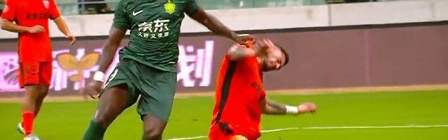 媒体人：法比奥进球类似阿森纳对阵曼联角球进球，在中超不判少见