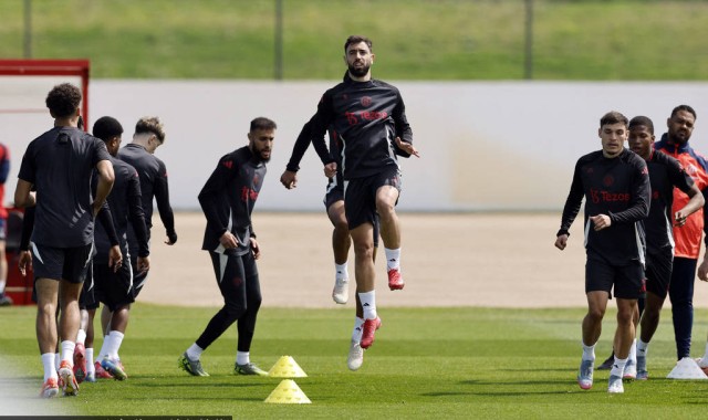 曼联大地震！曝仅4人“不可替代”，拉爵欲套现1亿镑，阿莫林豪赌重建！