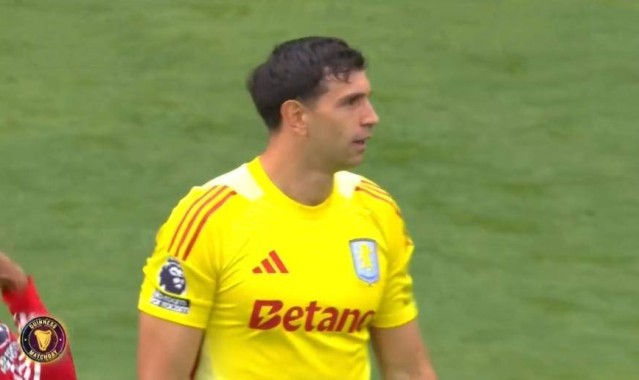 价值一亿的进球裁判可吹可不吹曼联自己不懂比赛该赢不该赢？