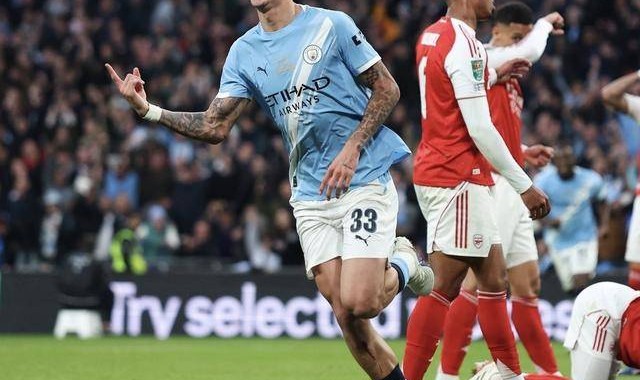 2:0！5分钟双响，21岁小将助曼城夺第9冠，阿森纳四冠王梦想告破