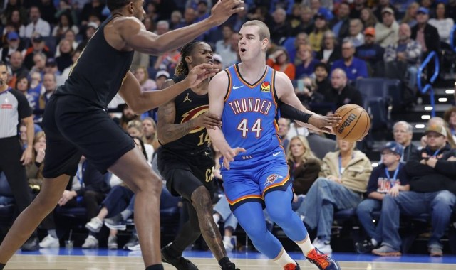 哈登20+9米切尔20+7+5 乔22分雷霆终结骑士七连胜