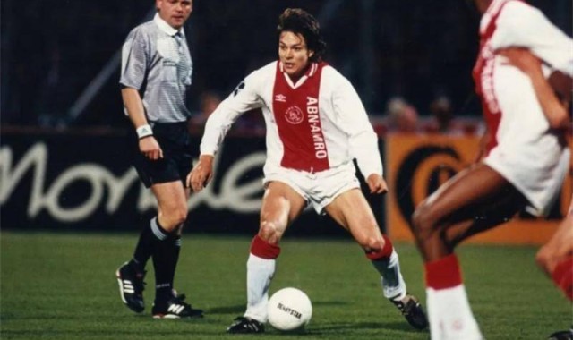 先被博格坎普压制，后跟里瓦尔多竞争，欧冠金靴不擅长做转会选择