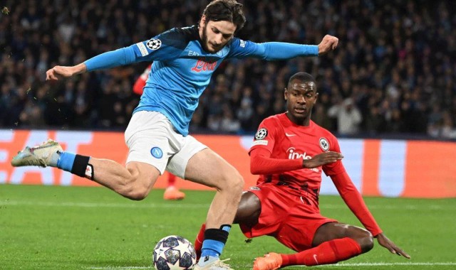 意甲焦点战：那不勒斯主场争冠冲刺，都灵客场搅局