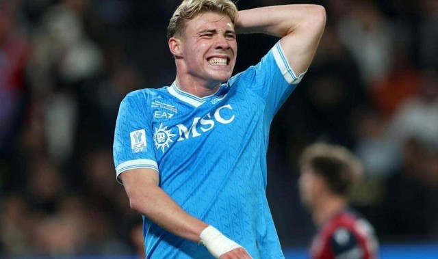 一己之力摧毁敌人后防夺冠：被曼联放弃的年轻锋霸，正在找回自己