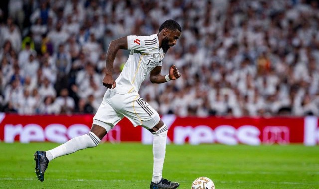 皇马欲与铁卫续约仅给一年合同，尤文、曼联和利物浦虎视眈眈等待捡漏