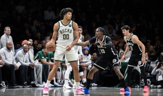 利德尔21分普林斯16+11 篮网险胜雄鹿