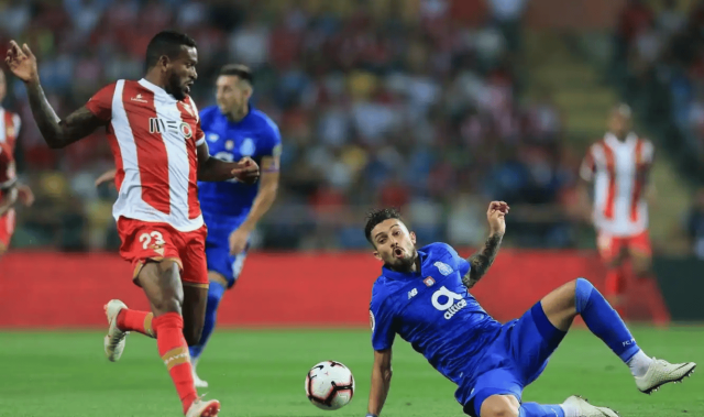 本菲卡主场续命，皇马客场稳冲直通