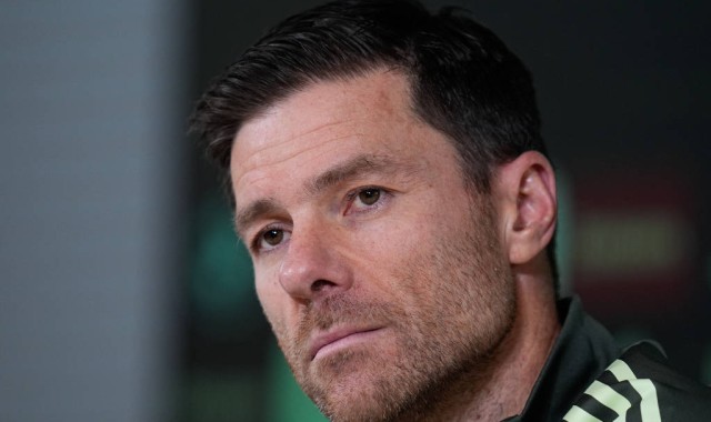 阿隆索解雇背后的真相：皇马更衣室权力斗争的内幕解析